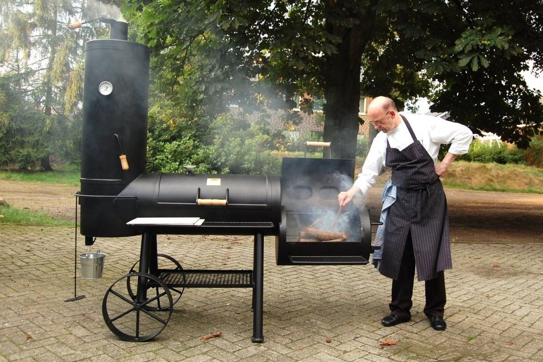 Spezialitäten aus dem original Joes BBQ-Smoker