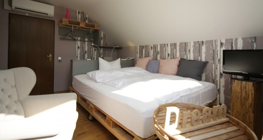 Doppelzimmer komfort Palettenzimmer